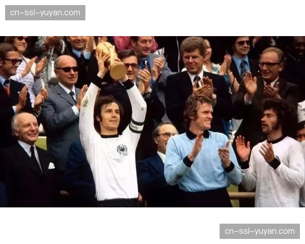 加纳乔度假事件背后的数字时代:球员恋情与舆论应对的现代方式 加纳乔度假事件背后的数字时代:球员恋情与舆论应对的现代方式