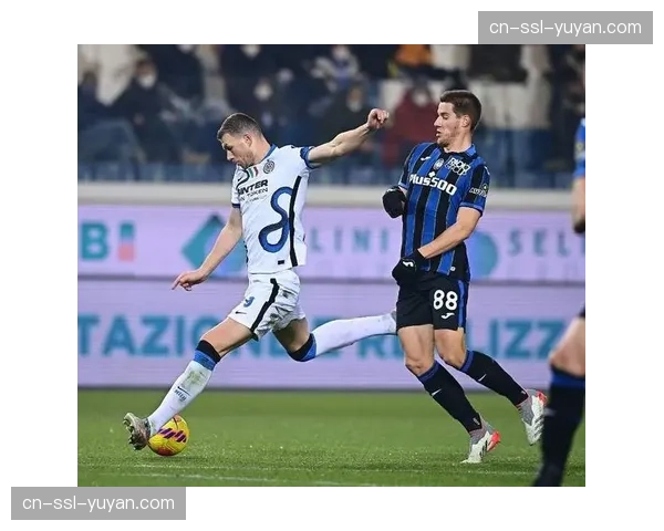 “现场：斯图加特前锋吉拉西错失绝佳机会，单刀射门被扑出”