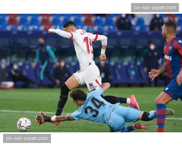 塞维利亚获得点球，恩内斯里主罚被扑，但裁判认定门将提前移动判重罚命中。